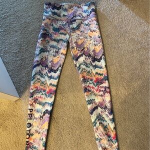 PELOTON SIZE M ACTIVE LEGGINGS